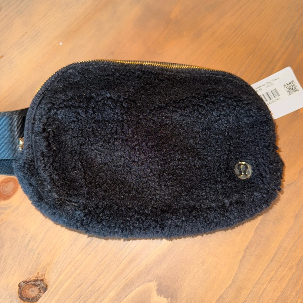 NWT LULULEMON Black Fleece Belt Bag
